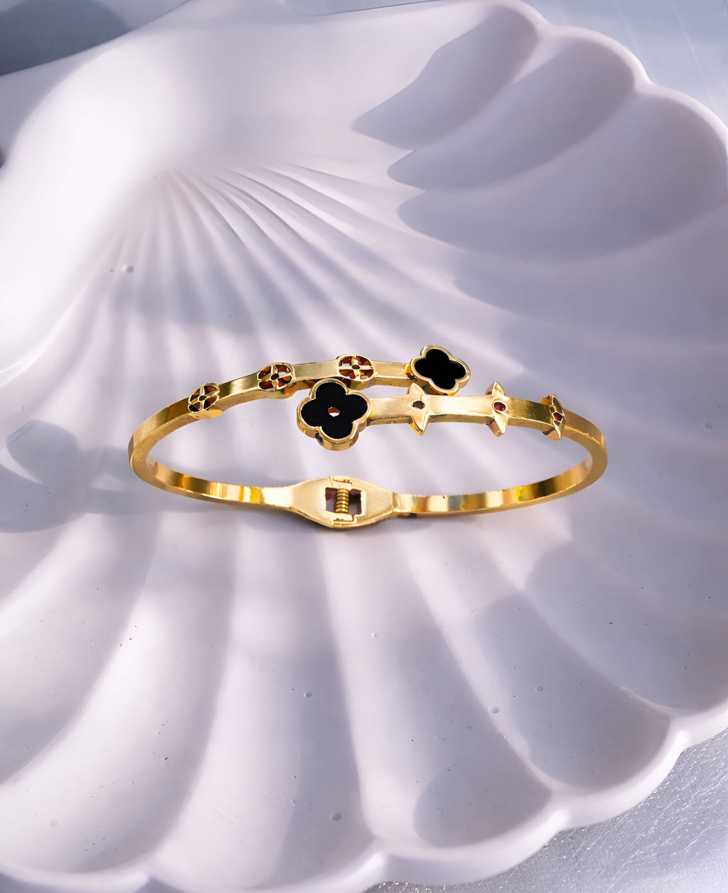 Ziaanns clover bracelet