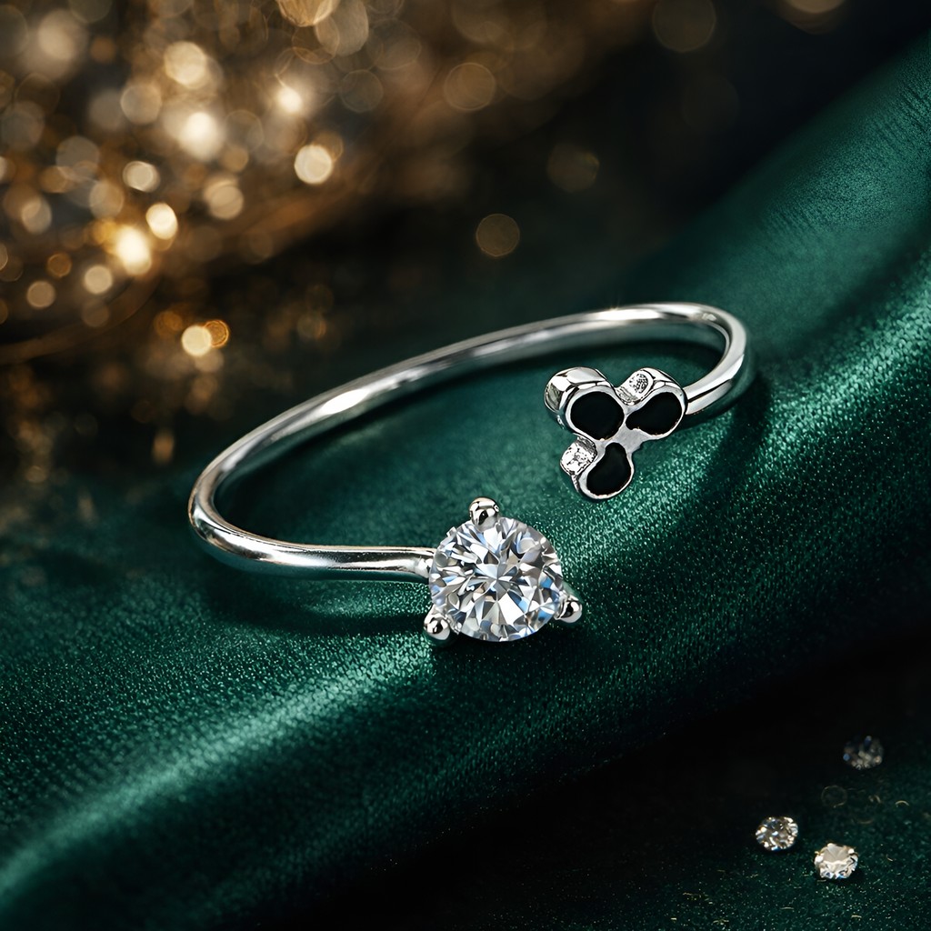 Noir Clover Solitaire